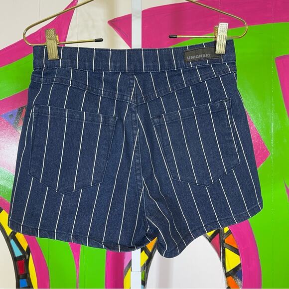 Union Bay, Stripes High Rise Shorty Shorts. Size 5. In excellent condition! - Picture 3 of 6